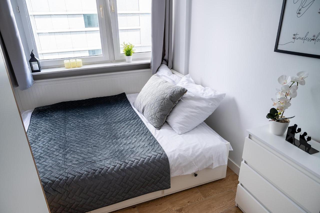 Sliska 3 - Studio - 100M Od Zlotych Tarasow Oraz 200M Od Dworca Centralnego, Piekny Widok Na Panorame Warszawy - Wifi - Smart Tv 55 Cali - Better Rental Warszawa Eksteriør billede