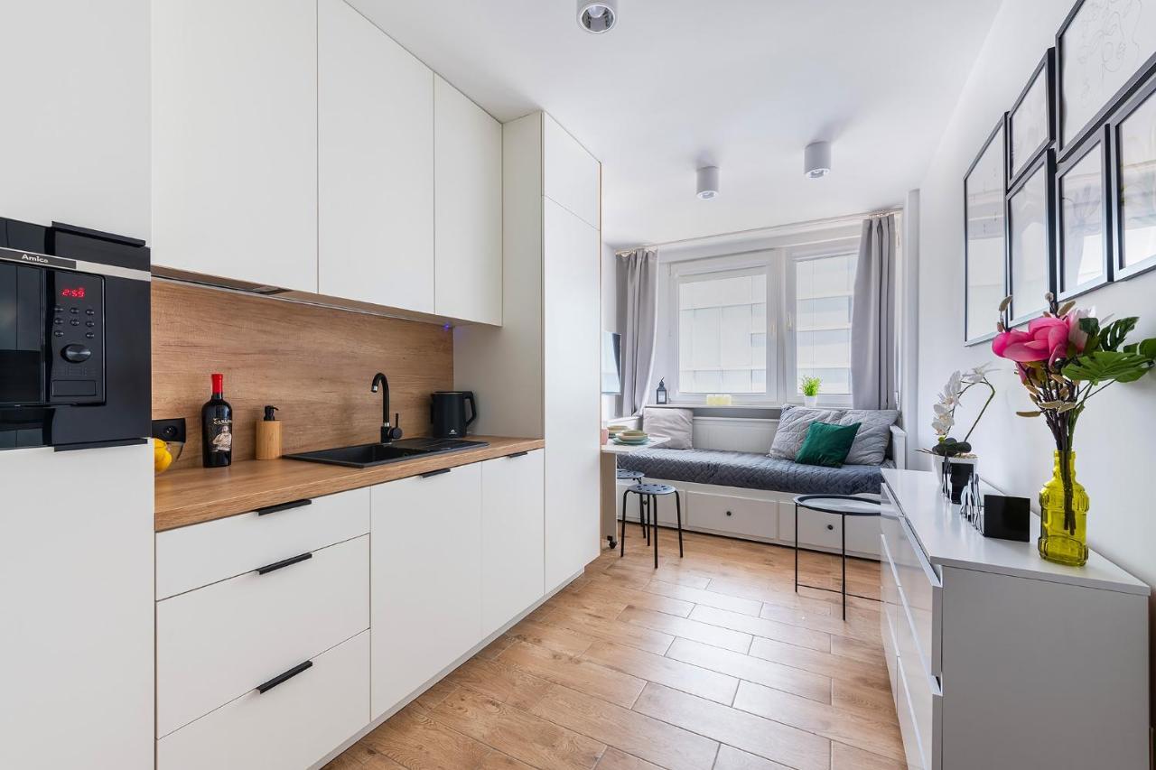 Sliska 3 - Studio - 100M Od Zlotych Tarasow Oraz 200M Od Dworca Centralnego, Piekny Widok Na Panorame Warszawy - Wifi - Smart Tv 55 Cali - Better Rental Warszawa Eksteriør billede